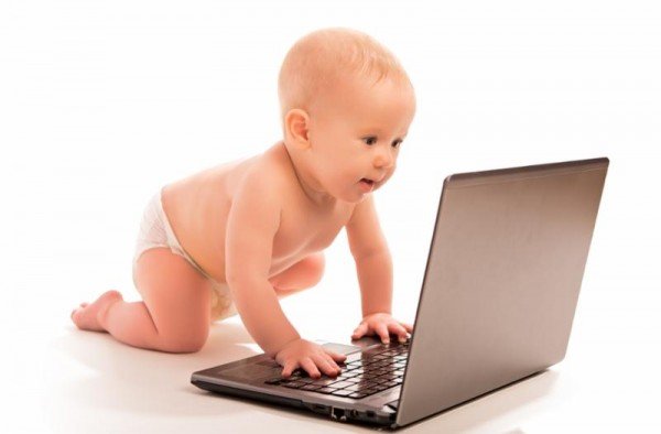 laptop-computer-baby-planning-travel