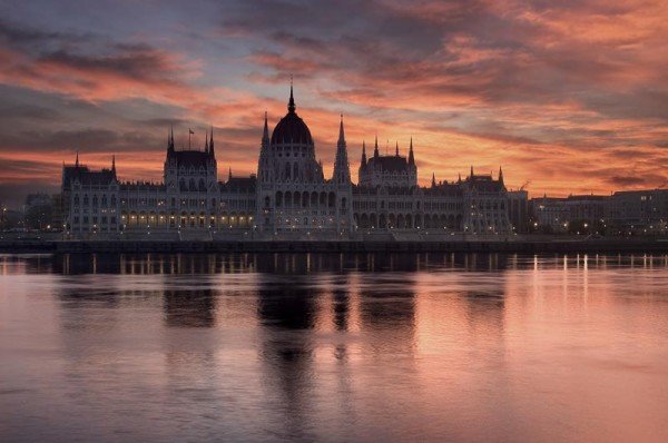 budapest-parliament danube river gate 1